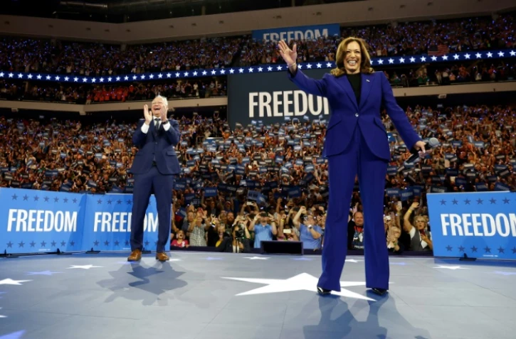 La vice-présidente américaine et candidate démocrate Kamala Harris et son colistier Tim Walz, à Milwaukee, le 20 août 2024
