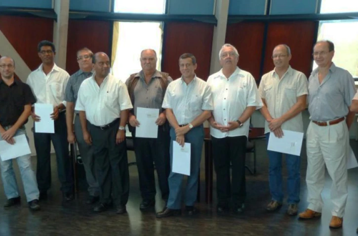 Remise des chèques pour la formation dans le secteur auto - moto (Photo D.R.)