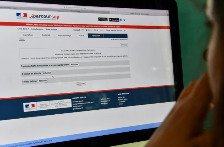 Les lycĂ©ens de Terminale et les jeunes en rĂ©orientation ont jusqu'Ă minuit mardi pour formuler leurs vœux dans Parcoursup