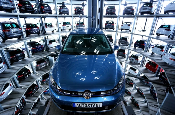 La nouvelle e-Golf exposée le 28 avril 2016 à l'usine Volkswagen de Wolfsburg en Allemagne 