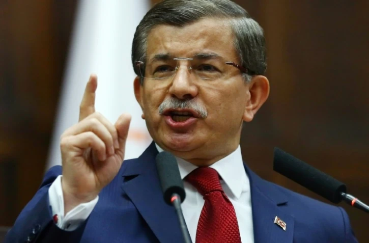 Le Premier ministre turc  Ahmet Davutoglu s'exprime lors d'une réunion de son parti AKP, à Ankara, le 3 mai 2016  