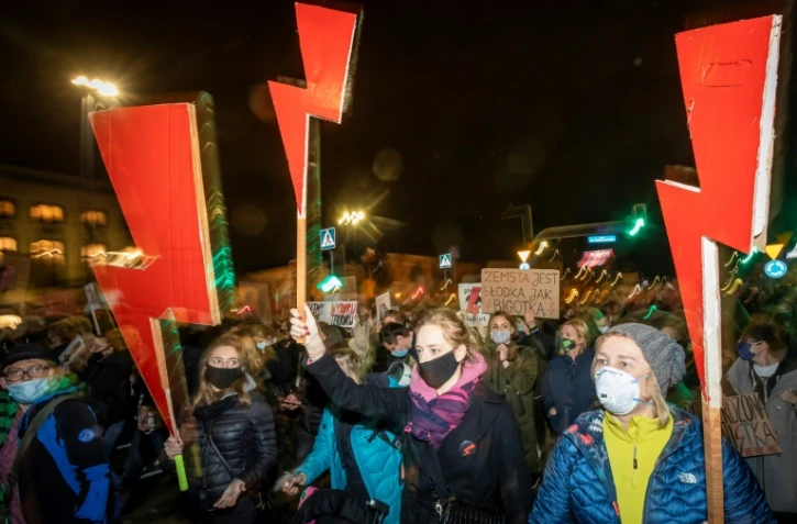 Manifestation contre l'interdiction quasi totale de l'avortement, le 30 octobre 2020 à Varsovie, en Pologne
