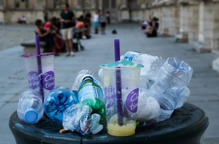 Avec le projet de loi "pour une économie circulaire" présenté mercredi en conseil des ministres, le gouvernement décrète la guerre au plastique et mise sur le recyclage et les consignes pour remporter la bataille contre le gaspillage