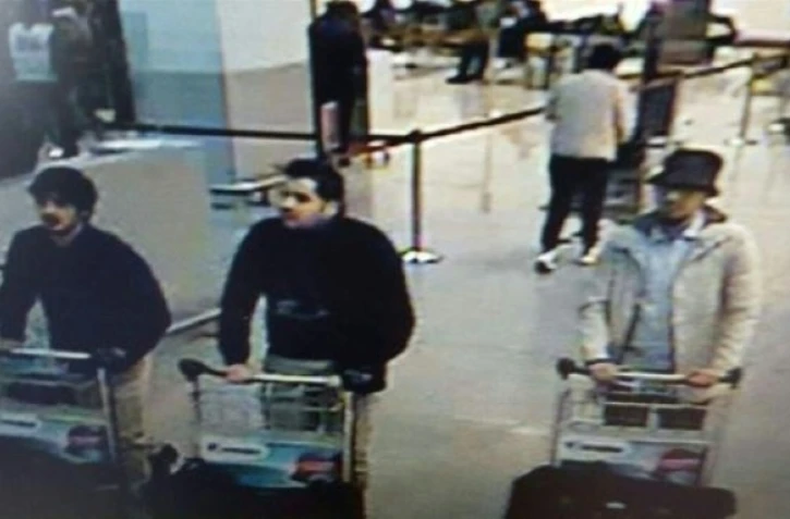 Photo fournie le 22 mars 2016 par la police belge des suspects de l'attentat à l'aéroport de Bruxelles à Zaventem 