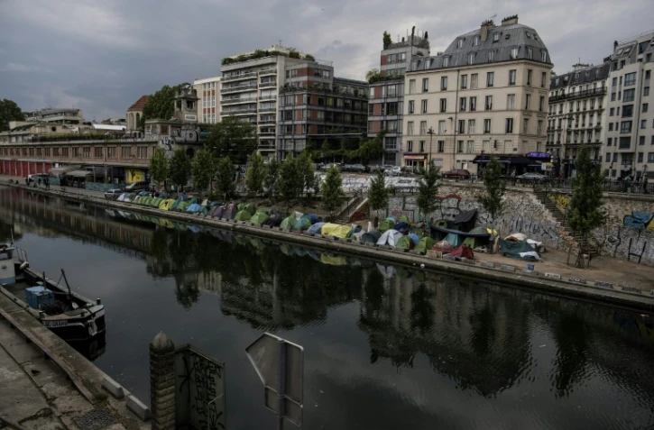 Les tentes du campement du canal Saint-Martin à paris le 25 mai 2018