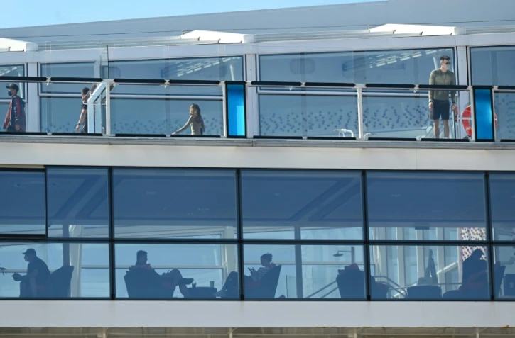 Le navire "Spectrum of the Seas" à quai à Hong Kong le 5 janvier 2022. Il a été forcé de revenir au port, avec 3.700 personnes à bord, en raison de la présence à bord de 9 cas contacts d'un foyer de contamination au variant Omicron du coronavirus