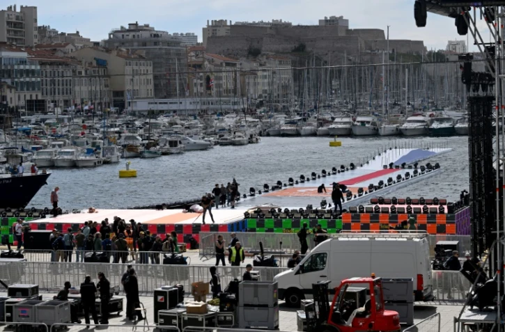 La jetée destinée à accueillir le navire Belem et la flamme olympique dans le Vieux Port de Marseille, le 7 mai 2024