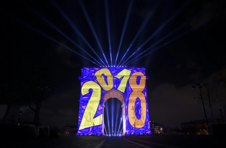 2018 célébré sur l'Arc de triomphe, aux Champs-Elyséees, le 31 décembre 2017 à Paris