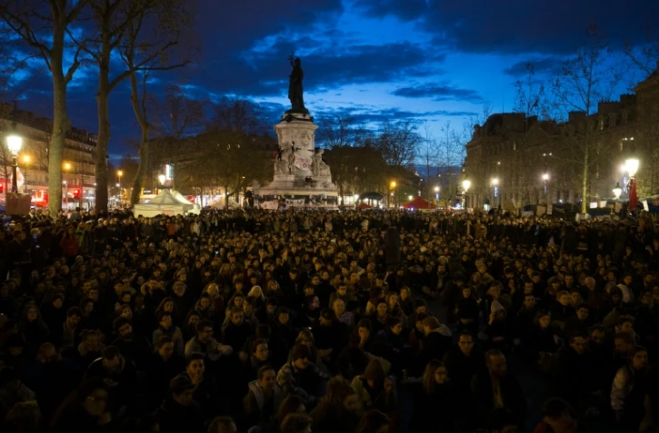 Des participants à la Nuit Debout rassemblés le 10 avril 2016 place de la République à Paris
