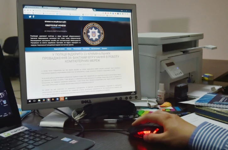 Un officier de la cyberpolicce ukrainienne à Kiev, le 29 juin 2017 
