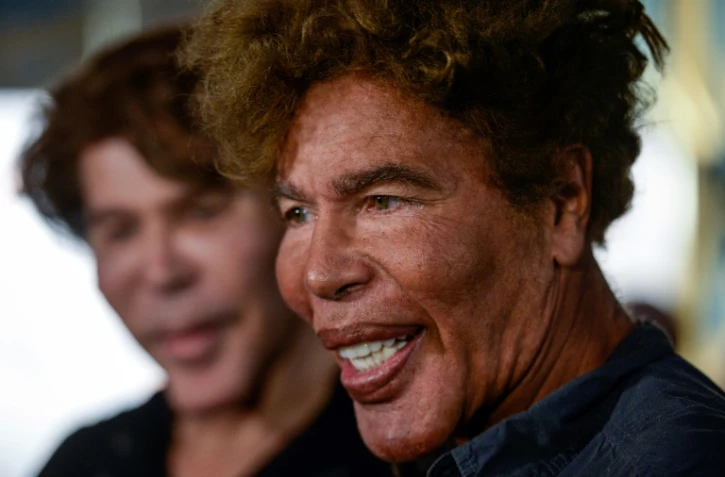 Les ex-stars de télévision Grichka Bogdanoff (d) et son frère Igor à Paris, le 28 septembre 2018