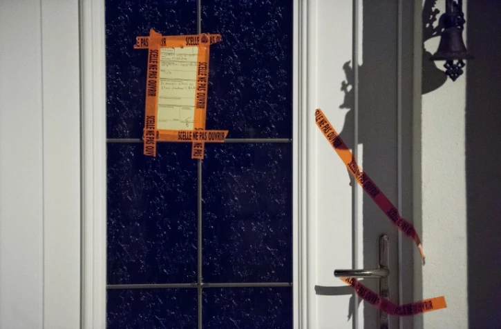 Scellées sur la porte d'entrée du domicile de la famille Troadec à Orvault le 24 février 2017 près de Nantes