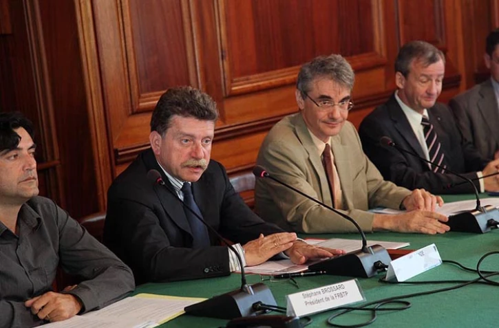 Lundi 11 juillet 2011

Conférence de presse sur l'éco-prêt à taux zéro

Photo Michel Désiré
