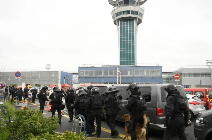 Une équipe du Raid à l'aéroport d'Orly, le 18 mars 2017