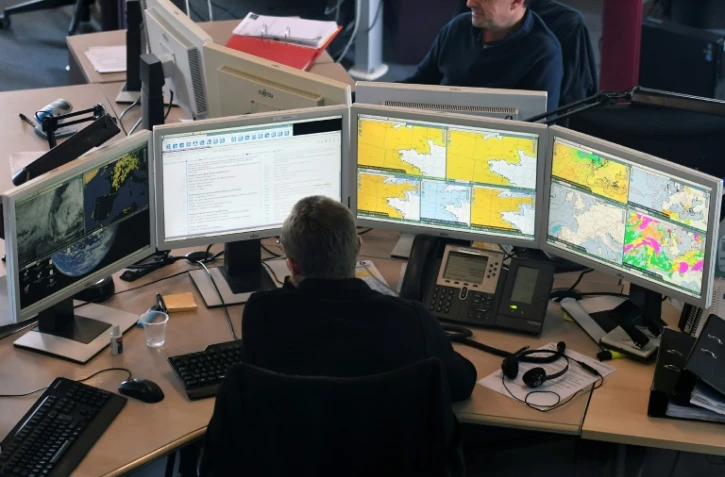 les météorologues, privés des précieuses informations transmises d'ordinaire en temps réel par les avions de ligne aujourd'hui cloués au sol par l'épidémie