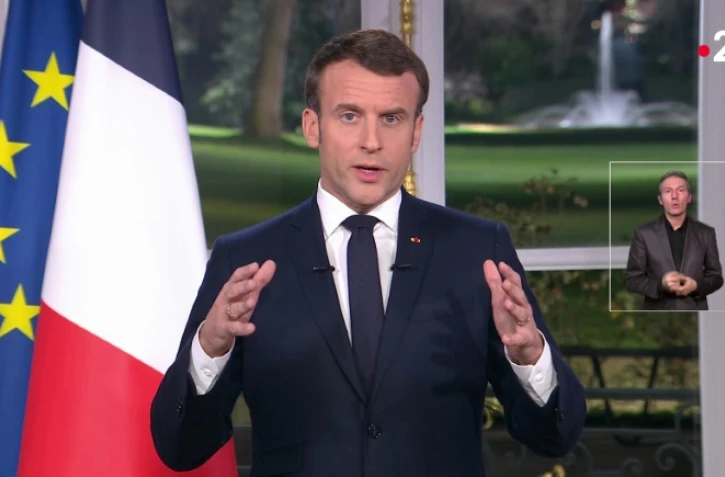 Capture d'écran de la chaîne France 2 diffusant les v?ux aux Français du président Emmanuel Macron depuis l'Élysée, le 31 décembre 2019
