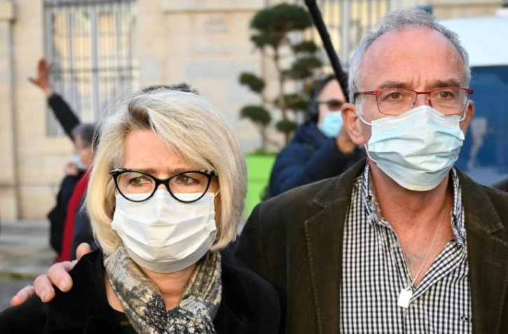 Isabelle et Jean-Pierre Fouillot devant le tribunal de Vesoul le 18 novembre 2020