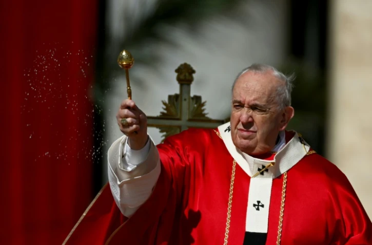 Le pape François présidant la messe du dimanche des Rameaux sur la place Saint-Pierre, au Vatican, le 10 avril 2022