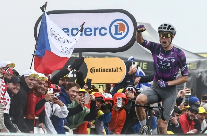 L'Australien Ben O'Connor remporte la 18e étape du Tour de France au col de la Loze, le 24 juillet 2025