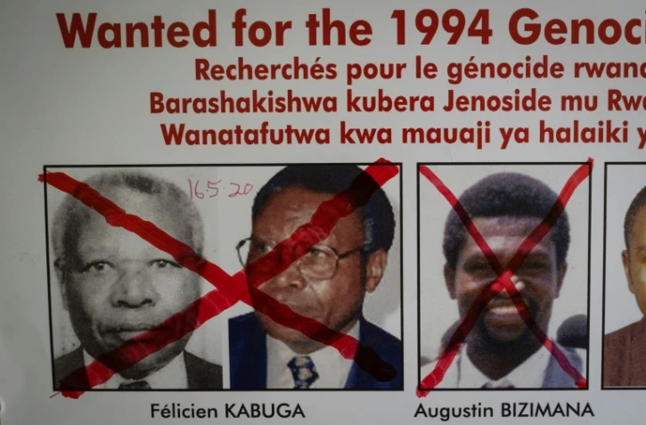 Un avis de recherche au siège de l'Unité de suivi des fugitifs du génocide à Kigali le 22 mai 2020, après l'arrestation de Félicien Kabuga en France