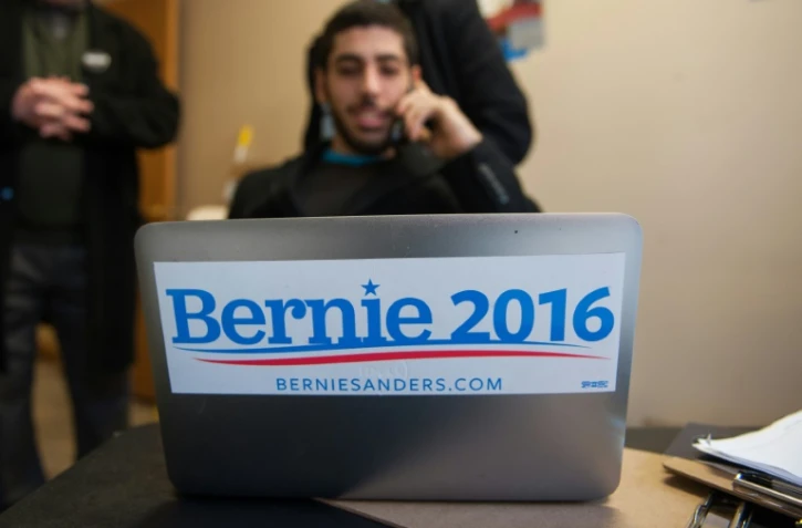 Un partisan de Bernie Sanders en campagne par téléphone le 1er février 2016 à Fort Madison dans l'Iowa