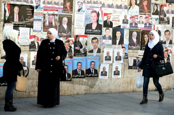Des affiches de campagne des candidats aux législatives syriennes, dans les rues de Damas, le 2 avril 2016