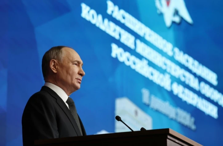 Le président russe Vladimir Poutine prononce un discours lors du conseil du ministère russe de la Défense au Centre de contrôle de la défense nationale à Moscou, le 16 décembre 2024