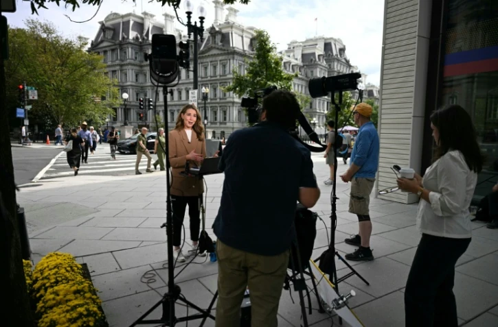 La correspondante de CNN Julia Benbrook près de la Maison Blanche à Washington le 19 septembre 2026