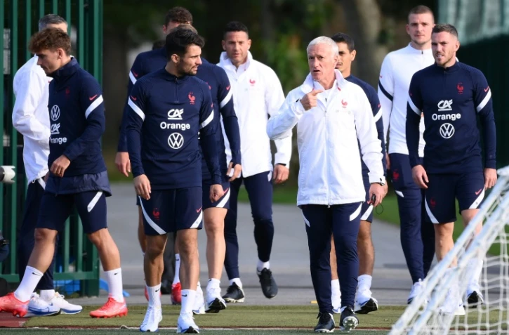 Le sélectionneur Didier Deschamps avec ses joueurs lors du dernier regroupement des Bleus au centre de Clairefontaine, le 4 octobre 2021 