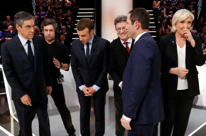 François Fillon, Emmanuel Macron, Jean-Luc Mélenchon, Benoît Hammon et Marine le Pen avant le débat TV sur TF1 le 20 mars 2017 à Aubervilliers