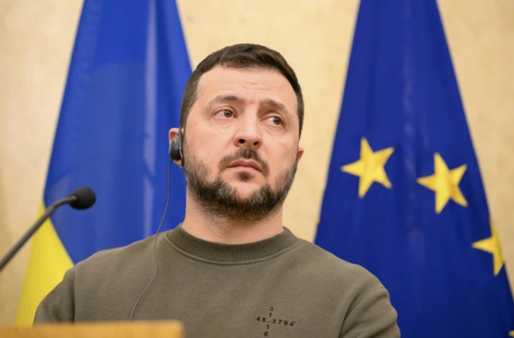 Le président ukrainien Volodymyr Zelensky s'adresse aux journalistes à Tallinn le 11 janvier 2024