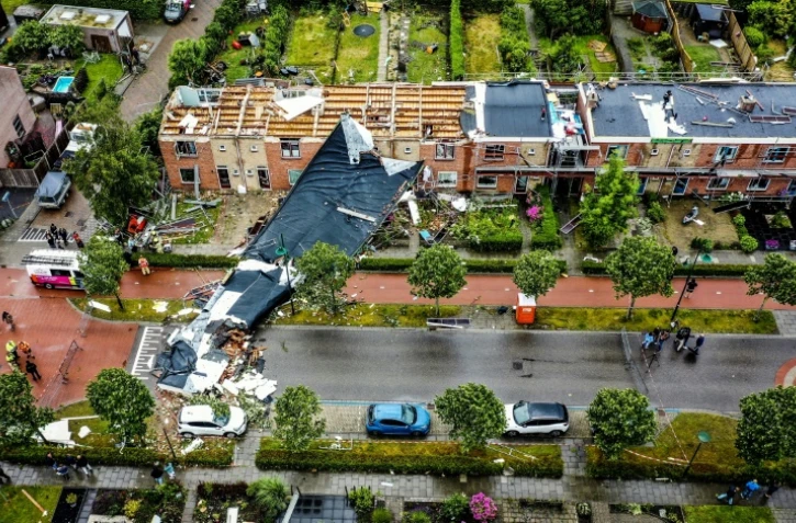 Après le passage d'une tornade à Zierikzee, une cité balnéaire du sud des Pays-Bas, le 27 juin 2022
