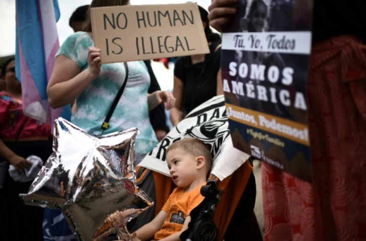 Des immigrants et des sympathisants manifestent contre la décision de Donald Trump de suspendre le programme d'aide aux jeunes migrants, à Washington, le 5 septembre 2017