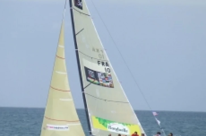Tour de France à la voile 2011 - Le bateau &quot;Île de La Réunion - Ville du Port&quot; (Photo D.R.)