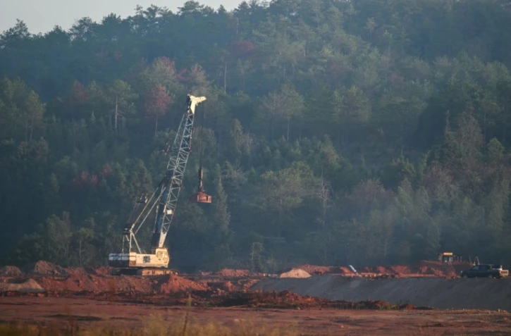 Site du géant étatique chinois China Rare Earth Group qui assure l'exploitation des terres rares, le 21 novembre 2025 à Ganzhou, dans la province du Jiangxi, dans l'est de la Chine 