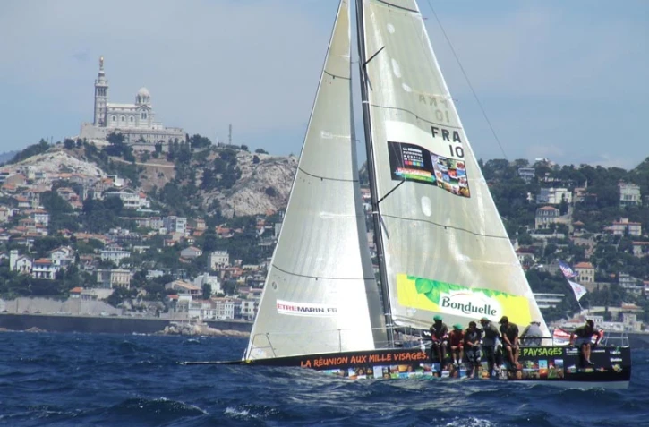 Tour de France à la voile 2011 - Le bateau &quot;Île de La Réunion - Ville du Port&quot; à Marseille