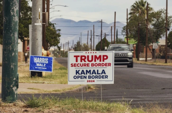 Pancarte politique à Douglas, en Arizona, aux Etats-Unis, le 16 octobre 2024
