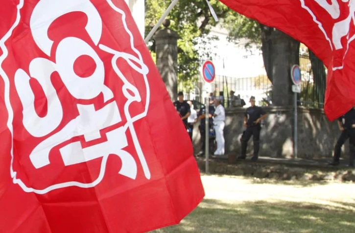 Lundi 25 juillet 2011 - Manifestation des syndicalistes du BTP lors de la visite de Benoist APPARU
(Photo Michel Désiré)