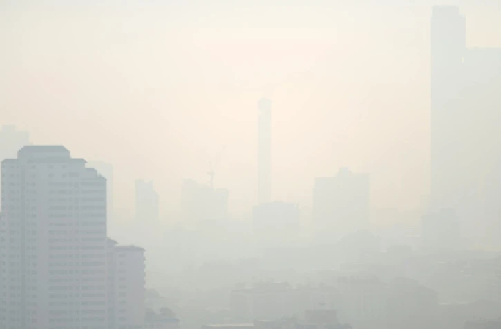 Une vue de Bangkok, un jour de forte pollution, le 2 février 2023 en Thaïlande