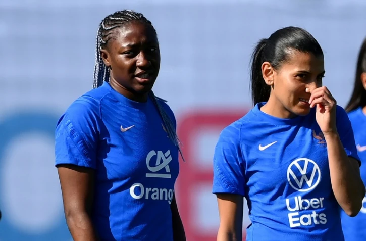 L'attaquant française Kadidiatou Diani (g) à l'entraînement, le 8 juillet 2022 à Ashby-de-la-Zouch 