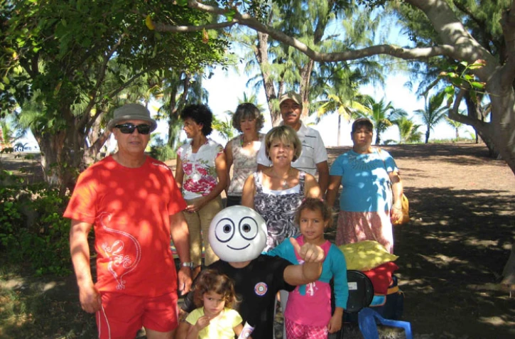 Sam sur les aires de pique-nique à l'Etang-Salé