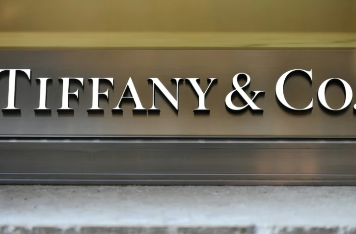 Le géant mondial du luxe LVMH souhaite acquérir le joaillier américain Tiffany, célèbre pour ses bagues de fiançailles, a indiqué à l'AFP dans la nuit de samedi à dimanche une source proche du dossier.