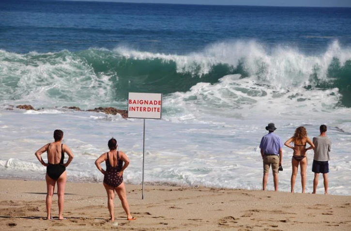 Mercredi 3 août 2011 - 

Houle sur la côte Ouest