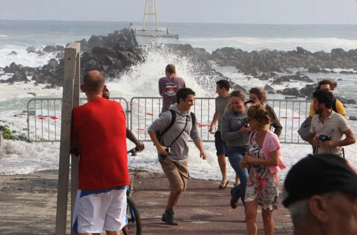 Mercredi 3 août 2011: Forte houle à Terre Sainte (Saint-Pierre)