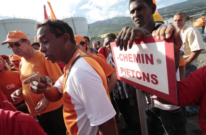Mardi 9 Août 

Manifestation devant la centrale thermique du Port