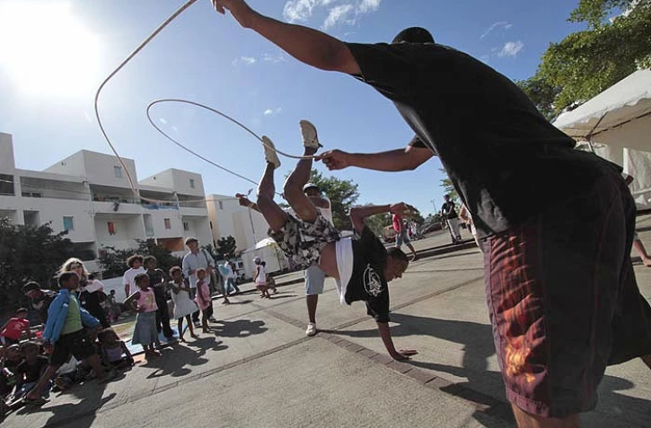 Mercredi 10 Août 2011

Double Dutch au Port