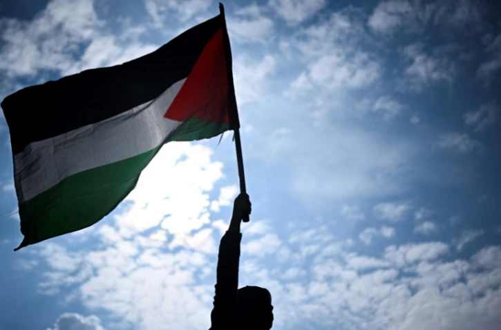 Un drapeau palestinien lors d'un rassemblement à l'appel de plusieurs organisations françaises en soutien au peuple palestinien, place de la République à Paris, le 7 mai 2024