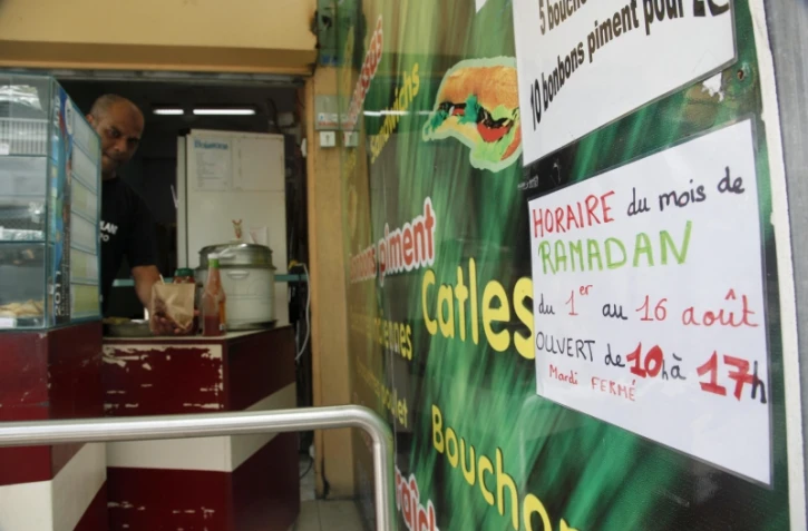 Jeudi 11 août 2011 - Les commerces s'adaptent au mois du Ramadan.
(Photo Michel Désiré)