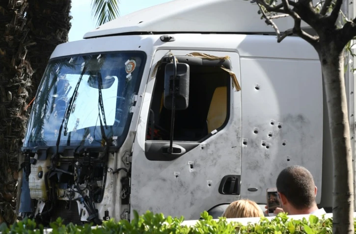 Le camion criblé de balles de l'auteur de l'attentat sanglant de Nice, le 15 juillet 2016