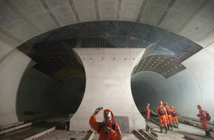 Le tunnel ferroviaire du Saint-Gothard, le plus long au monde avec 57 km, va fluidifier et d'augmenter le trafic entre le nord et le sud de l'Europe, à Sedrun  le 6 mai 2009